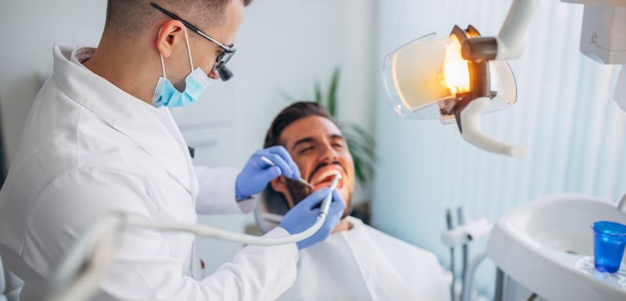 major signs that indicate you need emergency dental care